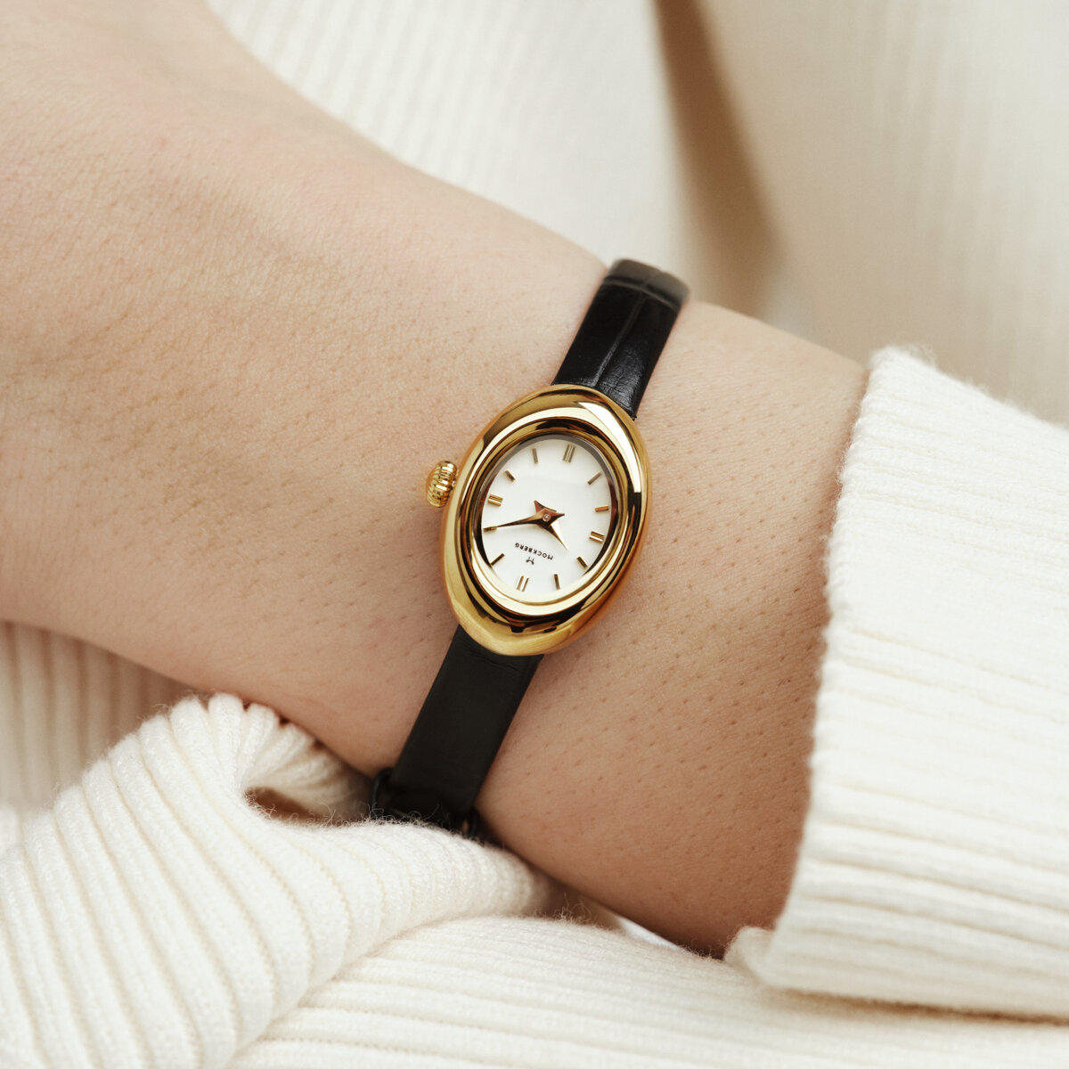 Belle Oval Petite Leather Gold Watch