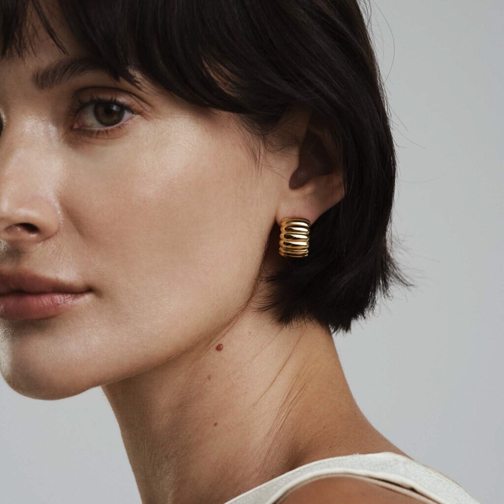 Chic Ribbed Gold Earrings
