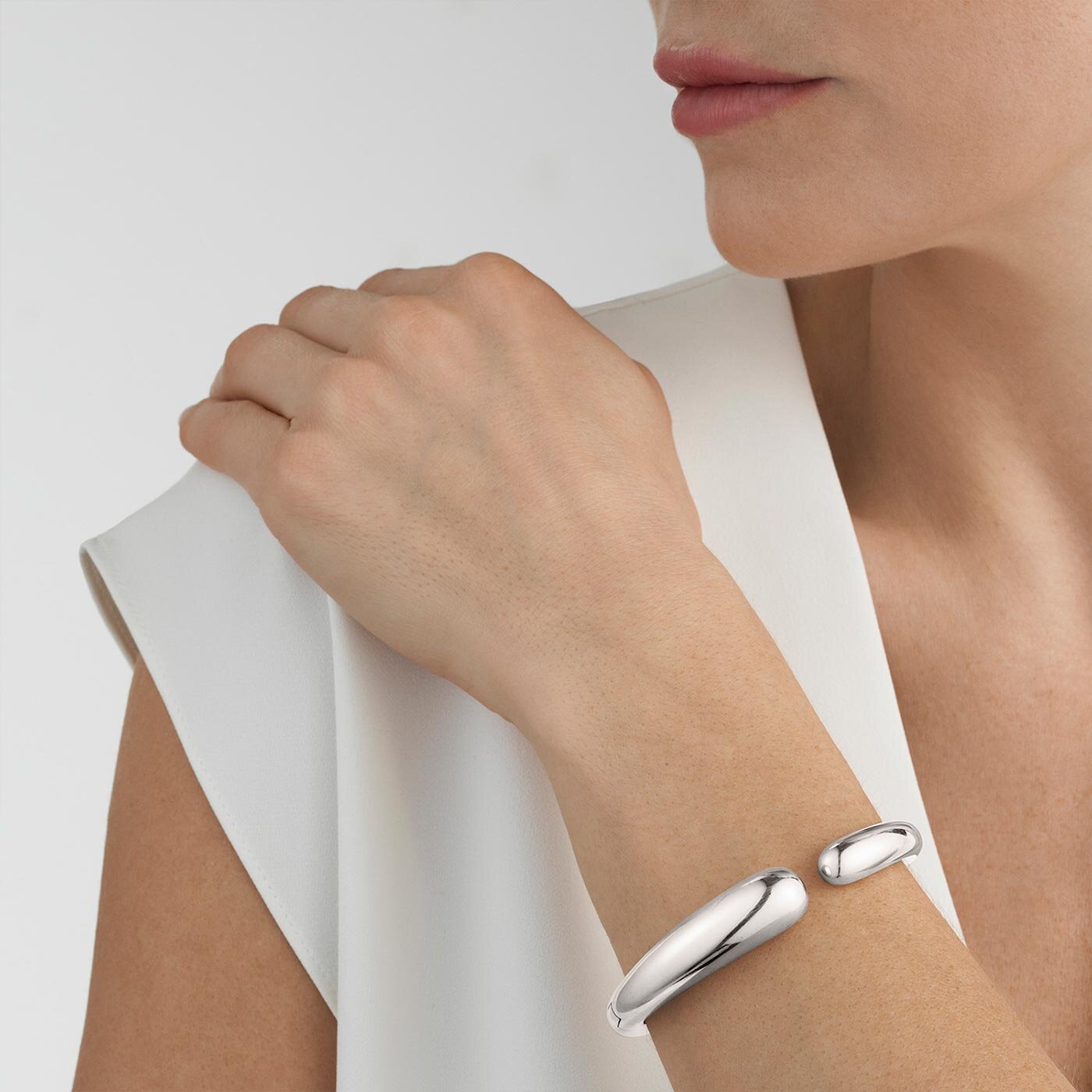 MERCY HINGED BANGLE 634B SILVER ML