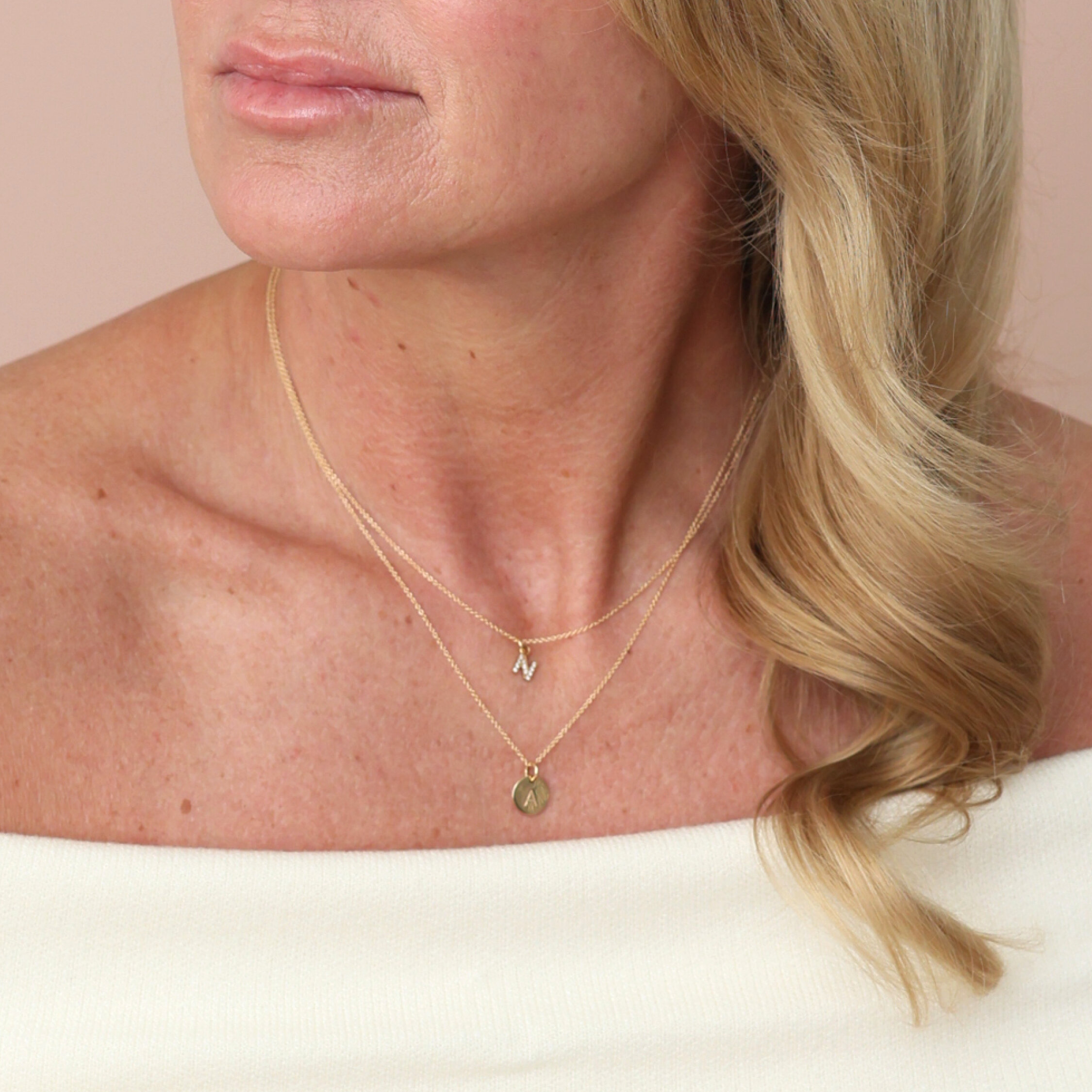 Bokstav J 0,04 ct 18K