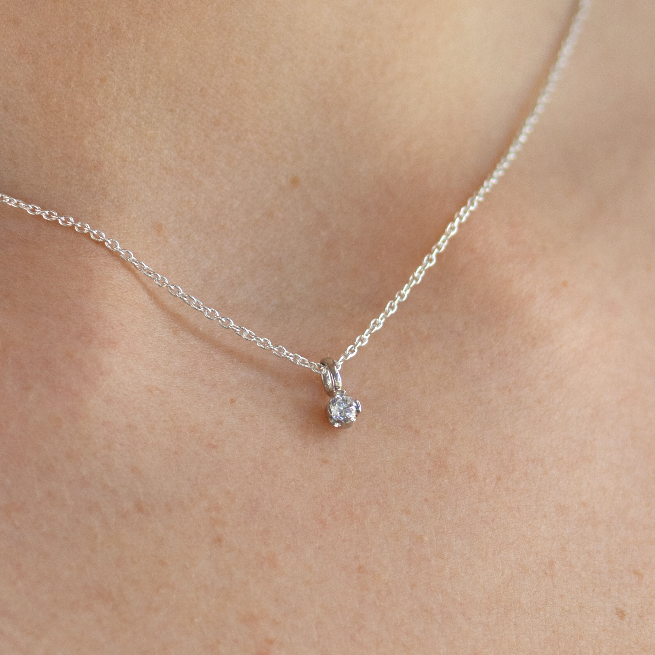 Agnes hänge 18K rödguld 0,15ct