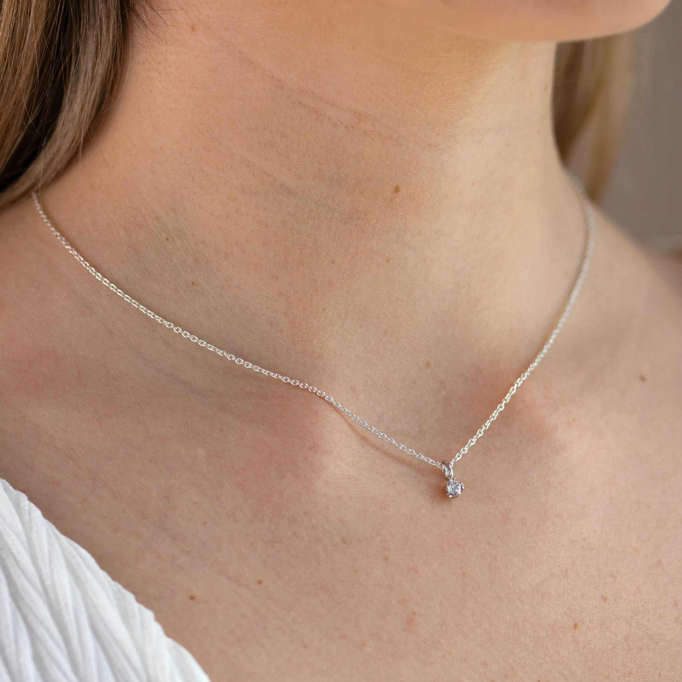 Agnes hänge 18K rödguld 0,15ct