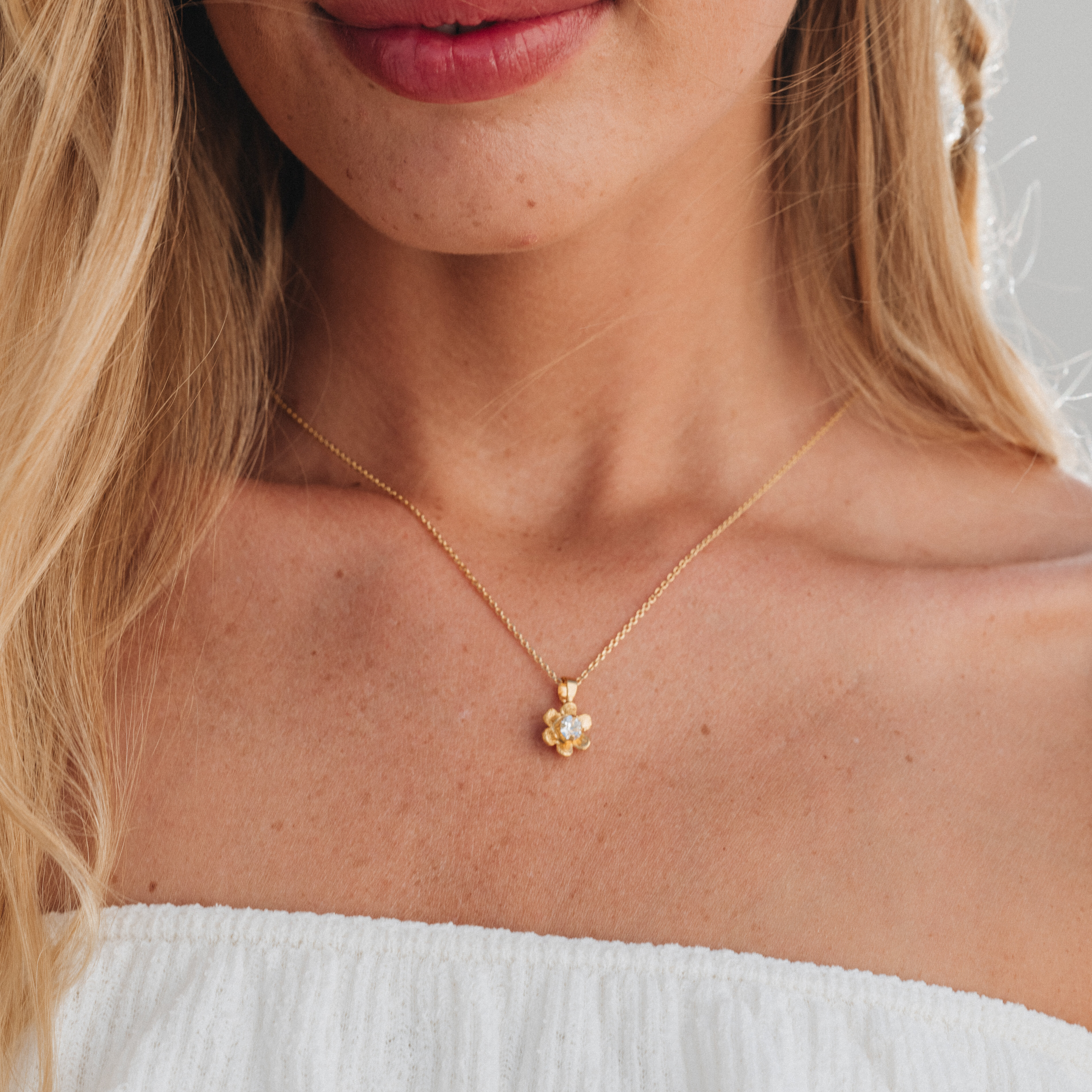 Juni Necklace / Crystal