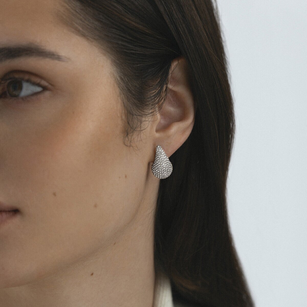 Pavé daring small silver dupe earring