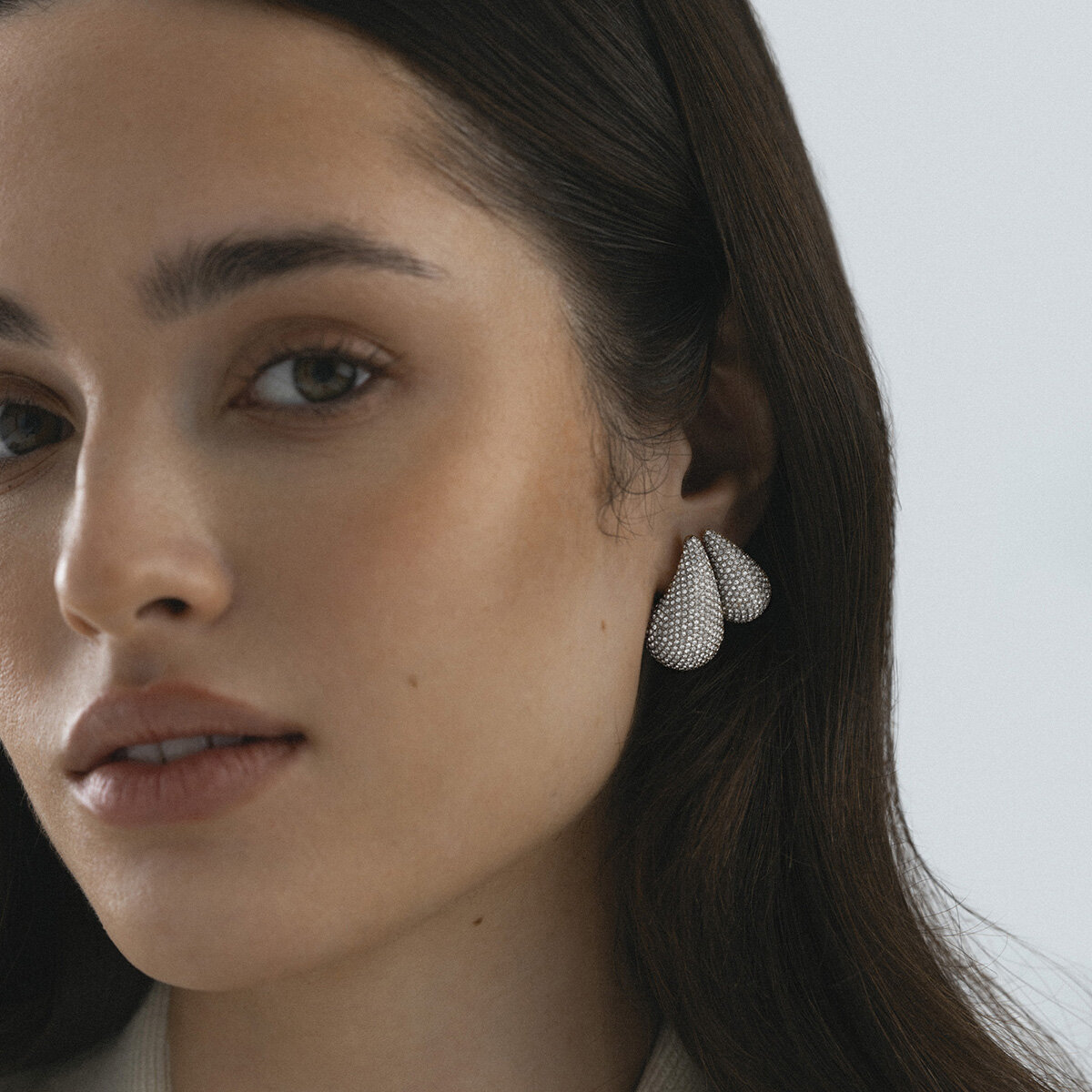 Pavé daring large silver dupe earring