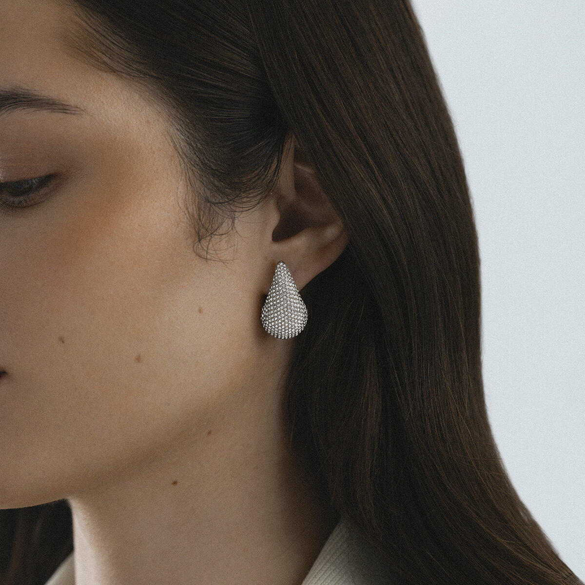 Pavé daring large silver dupe earring