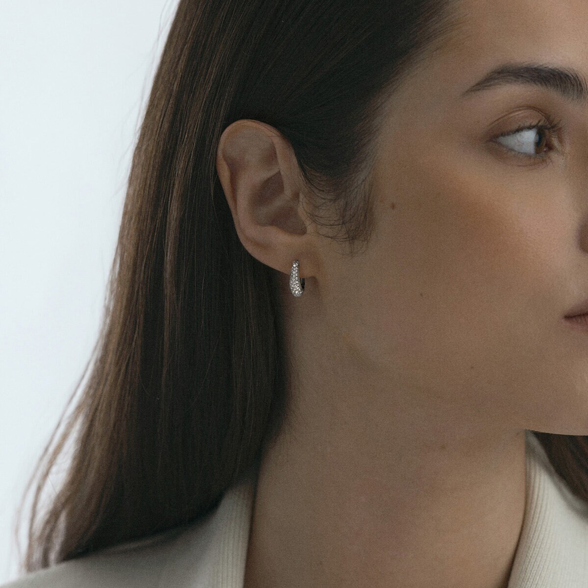 Pavé precious small silver hoops