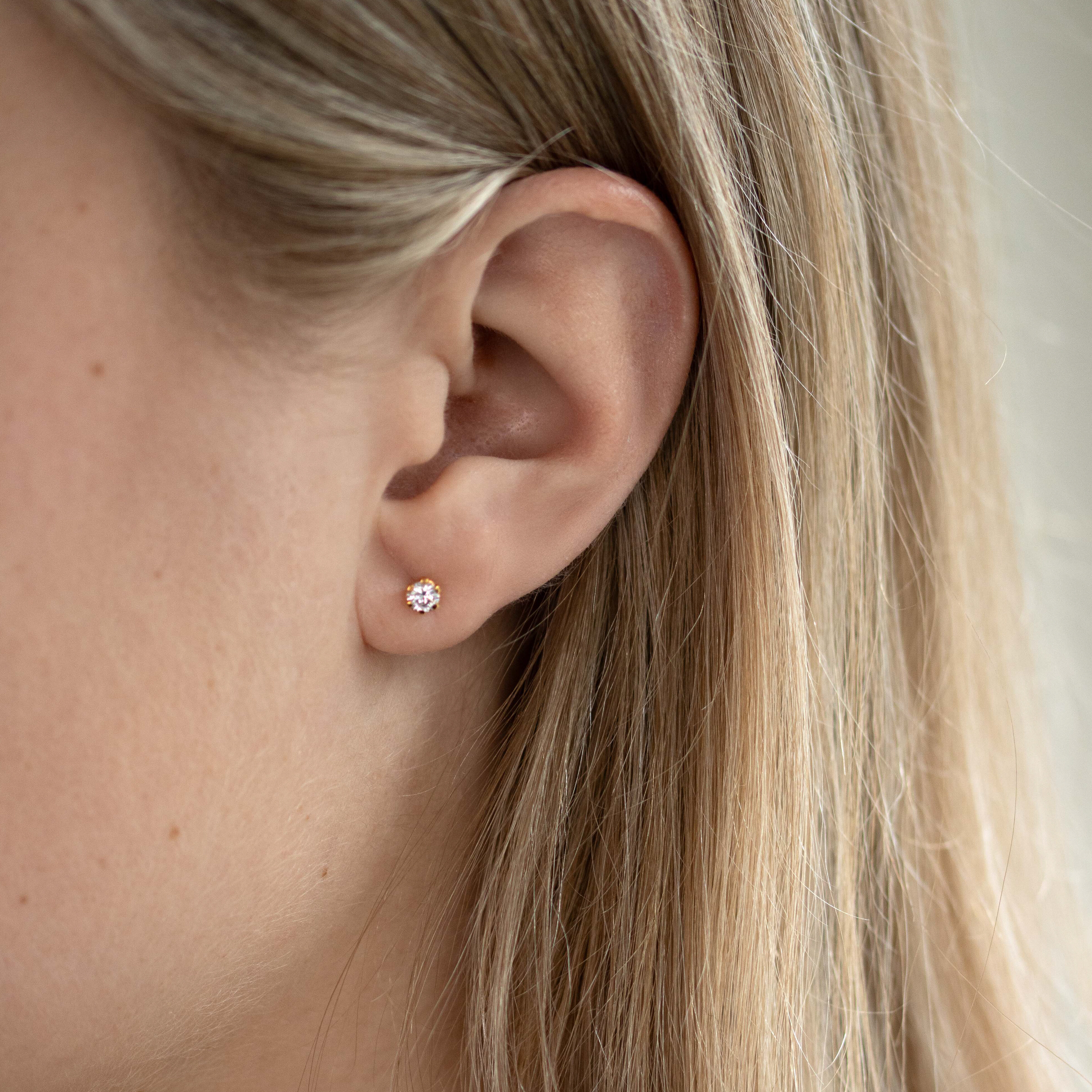 Meja örhängen 2 x 0,15ct 18K rödguld