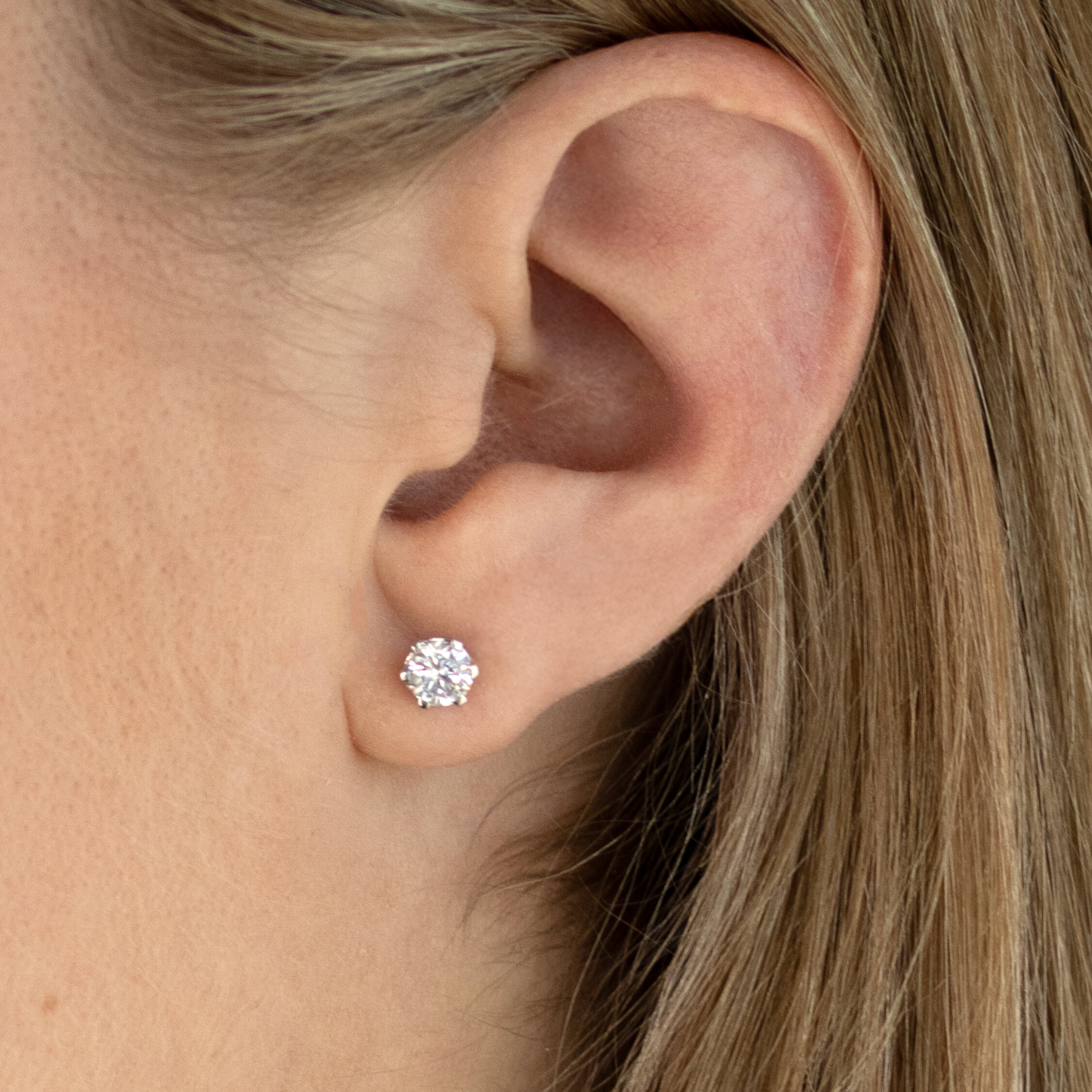 Meja örhängen 18K vitguld 2x0,40 ct