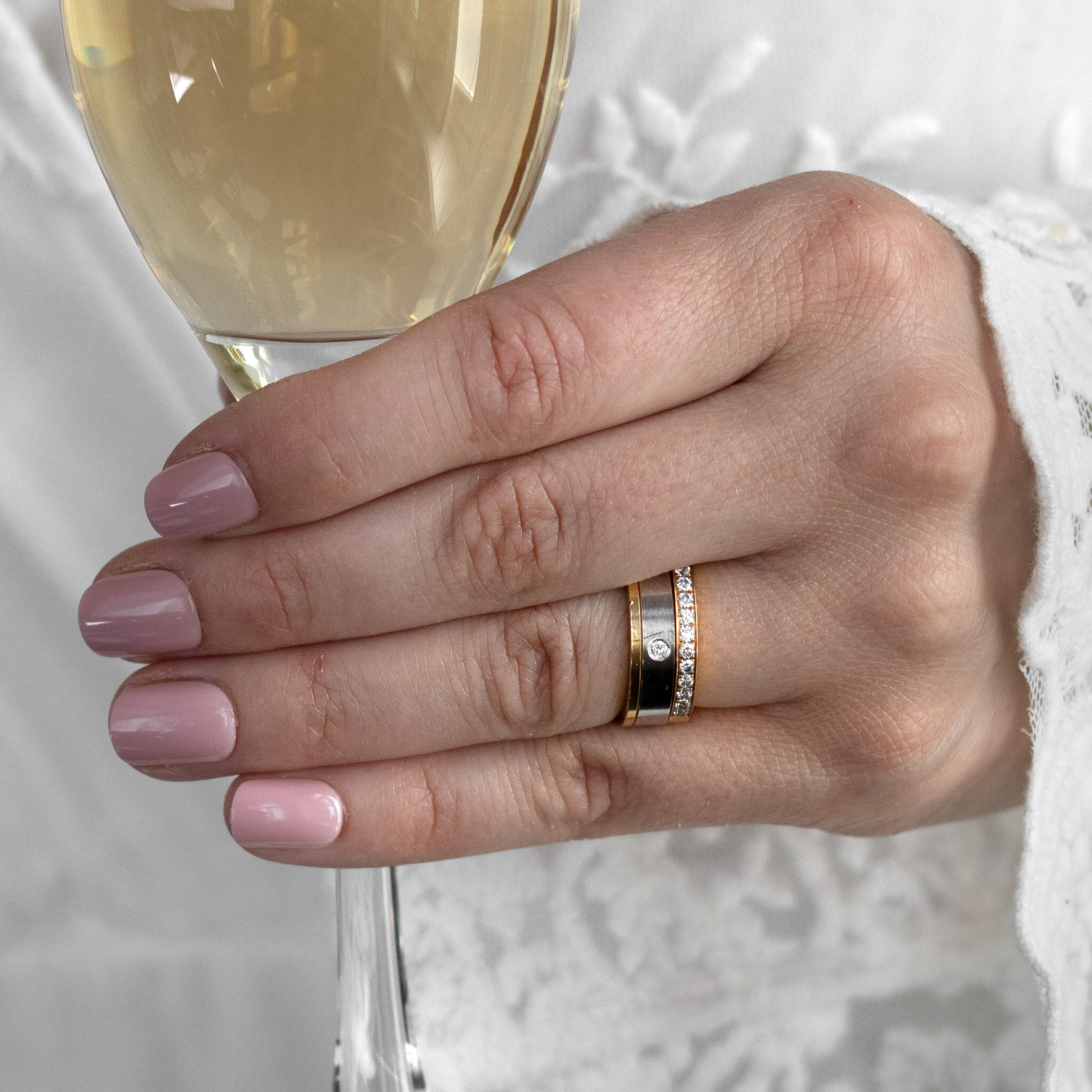 Doris 0,22 ct vitguld