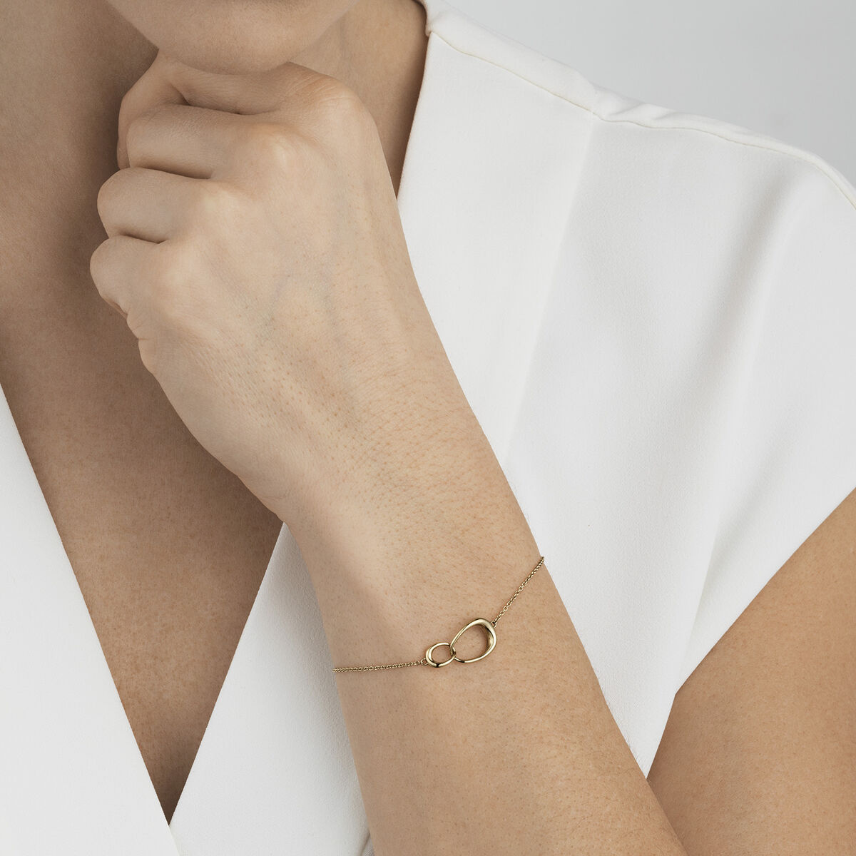 OnModel__10015344-OFFSPRING-interlocking-bracelet-gold