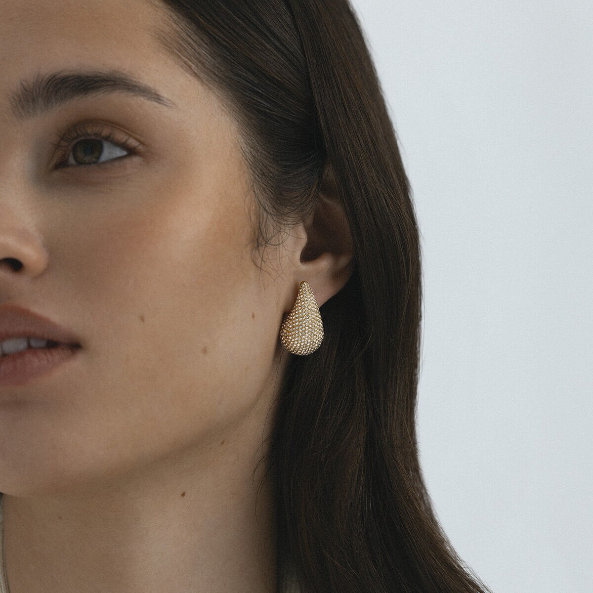 Pavé daring large gold dupe earring