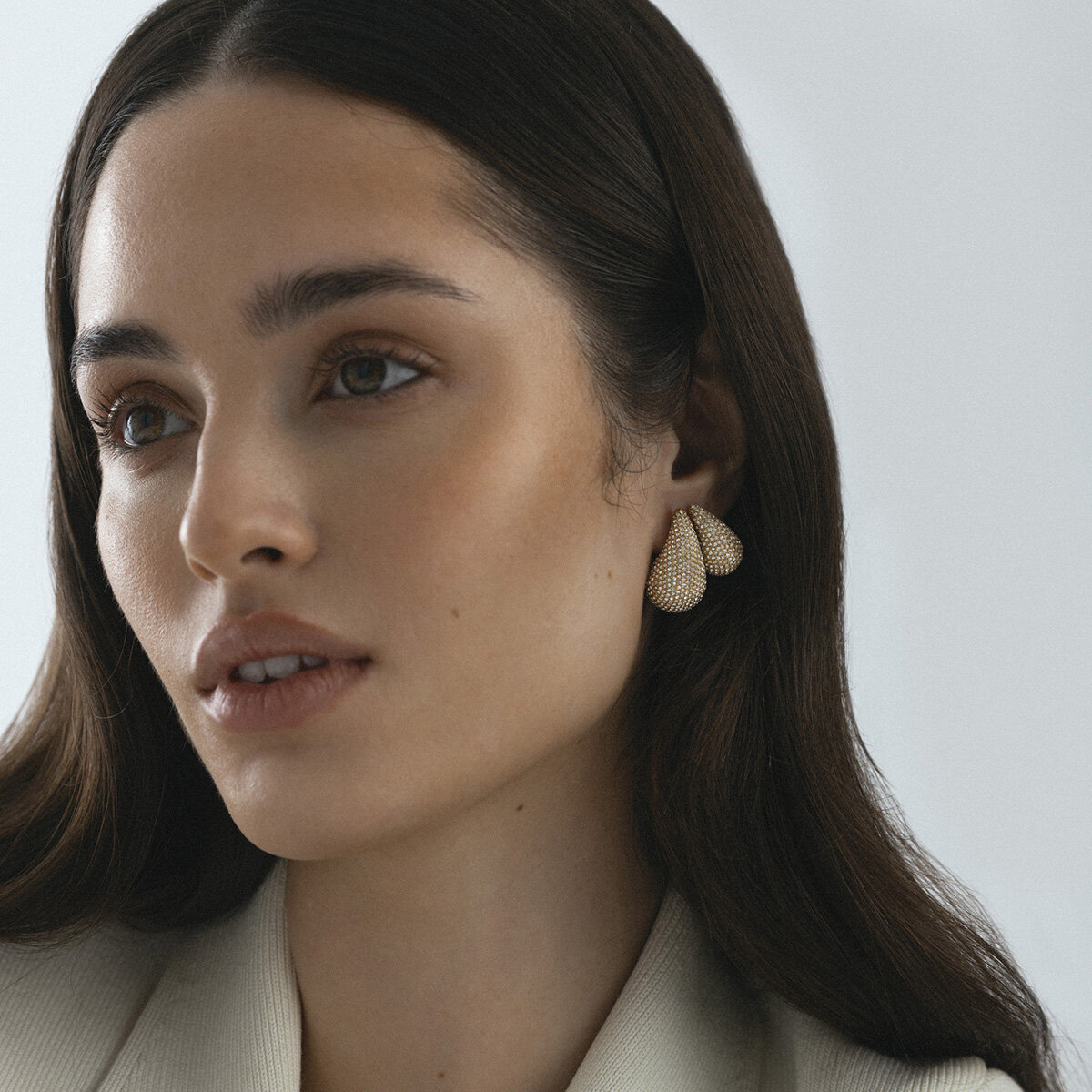 Pavé daring small gold dupe earring