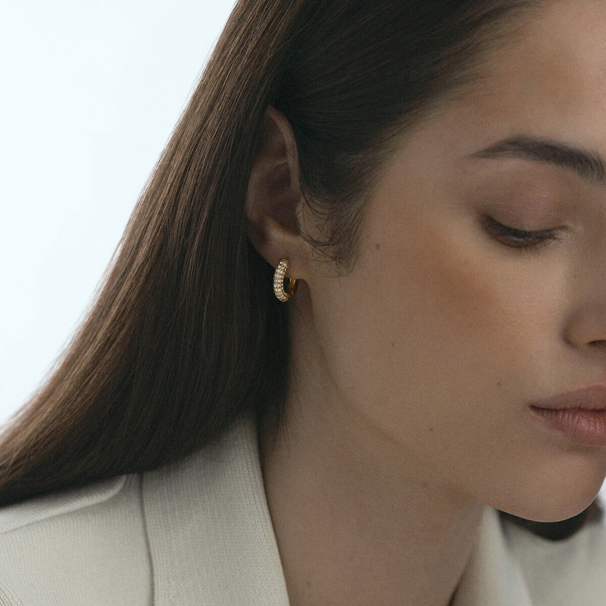Pavé everyday medium gold hoops