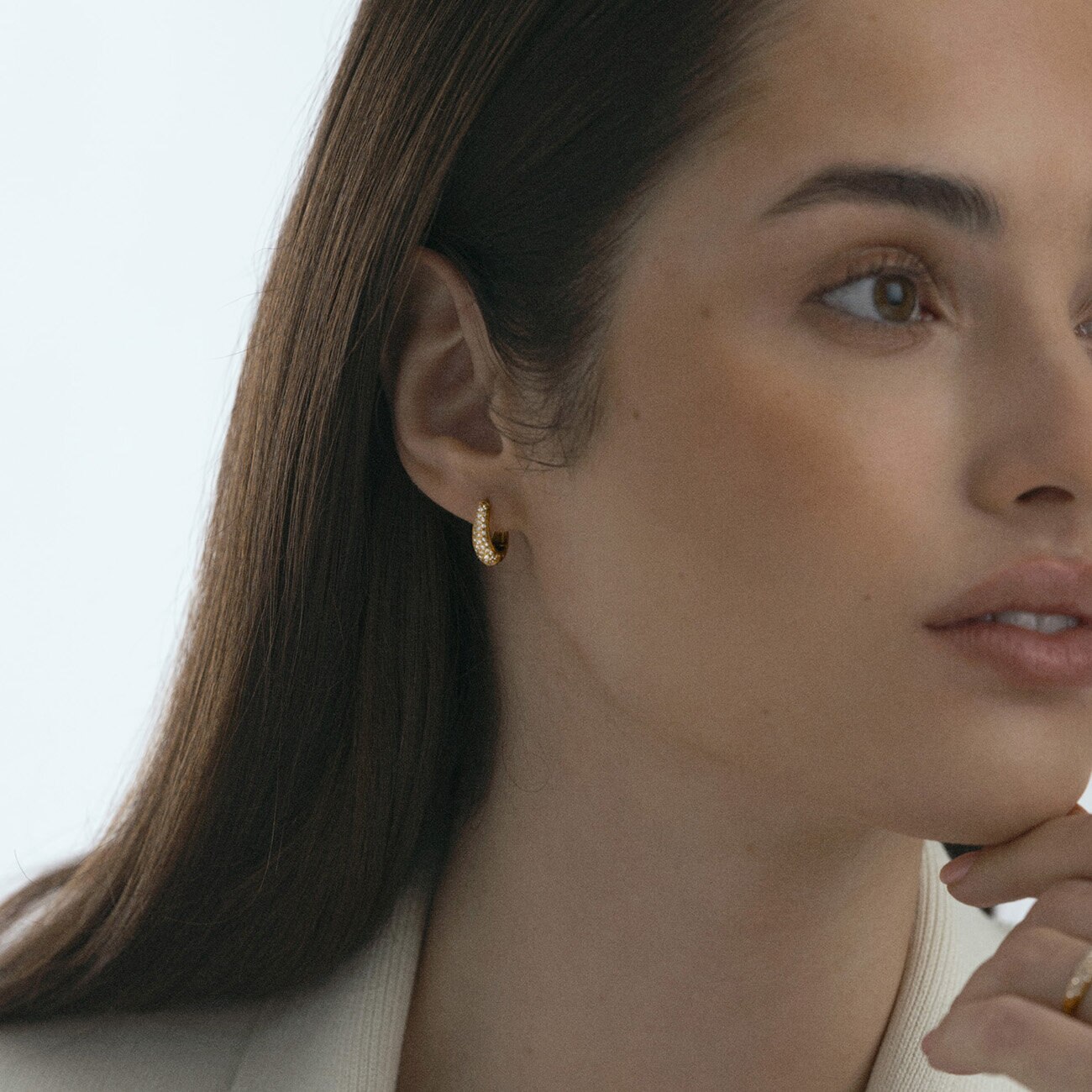 Pavé precious small gold hoops