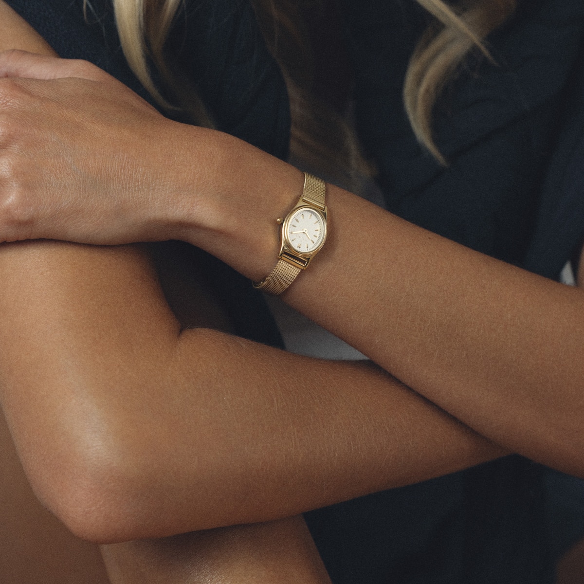 Retro Mesh Gold Watch