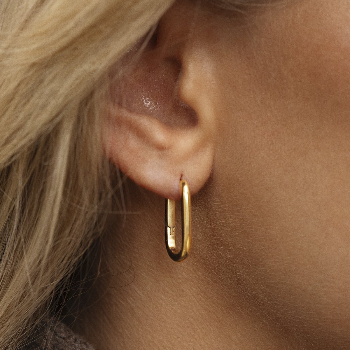 Slim Gold Medium U-Hoops