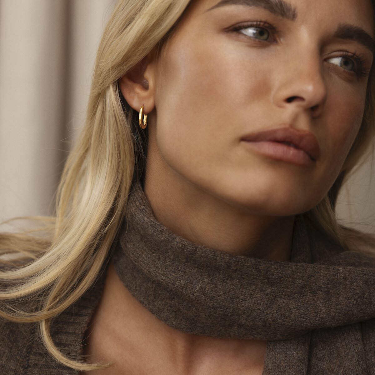 Slim Gold Small U-Hoops