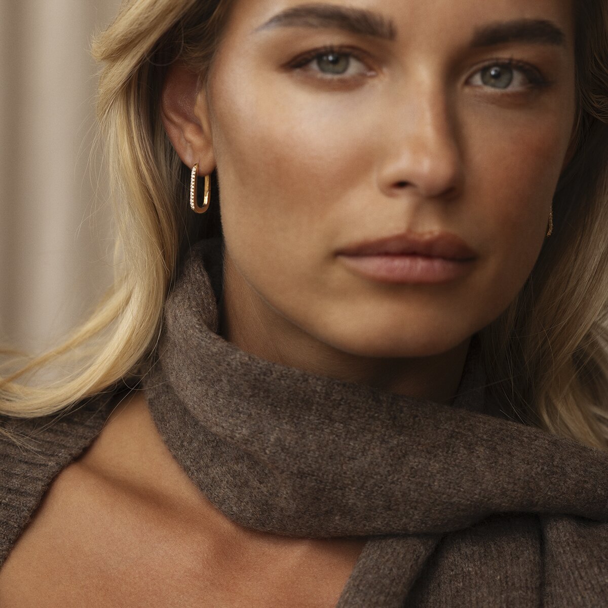 Sparkle Gold Medium U-Hoops