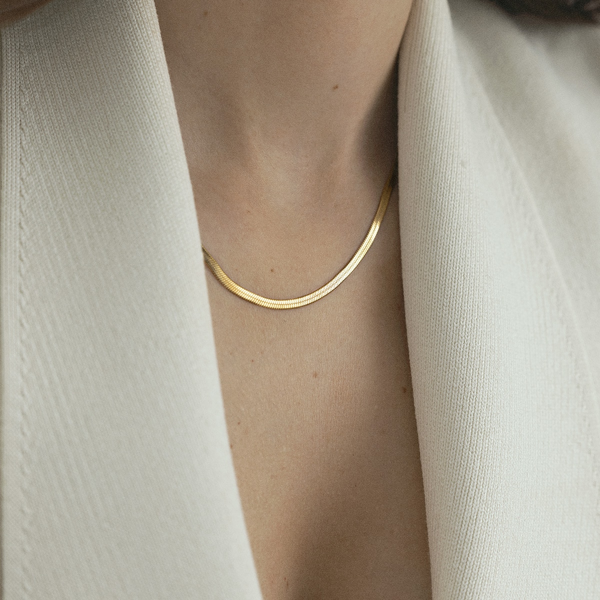 Thin snake necklace gold