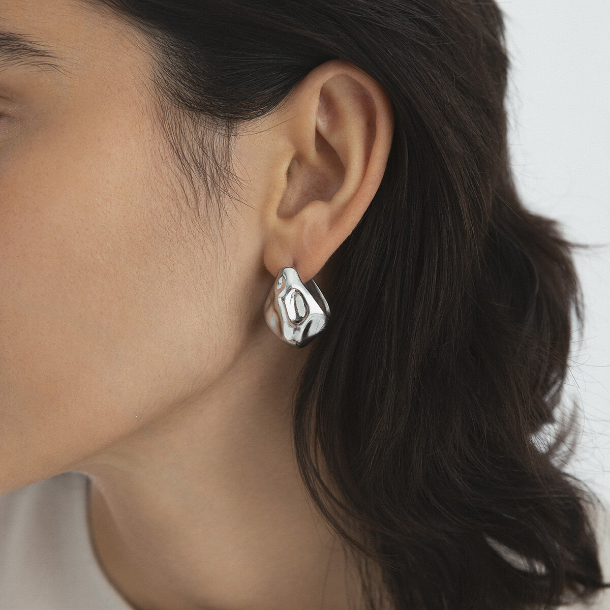 Wavy bolded drop silver earring