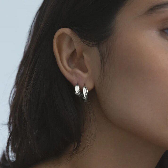 Wavy bolded mini silver hoops