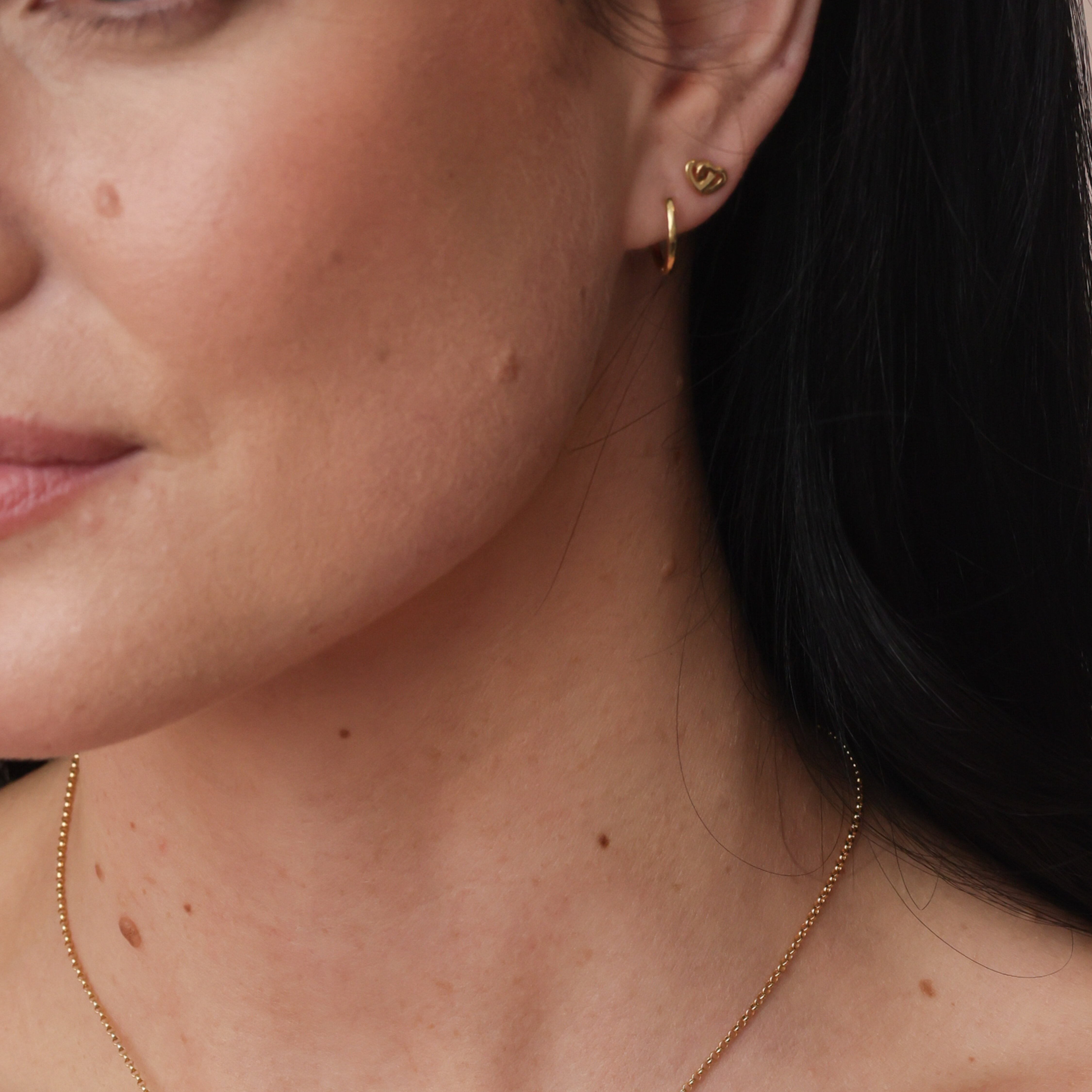 Two hearts mini 18K stiftörhängen