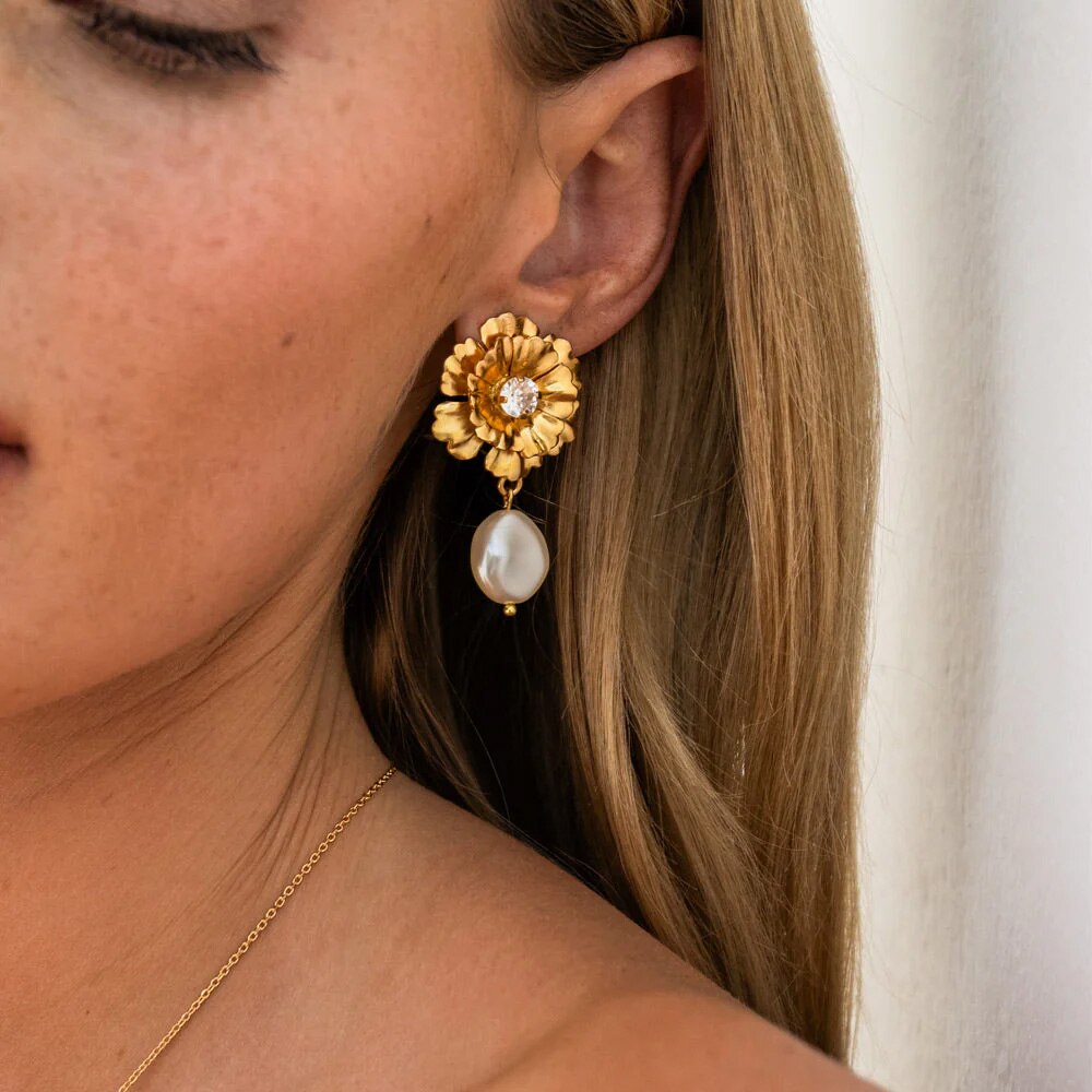 Blossom Pearl Earrings Gold / Crystal