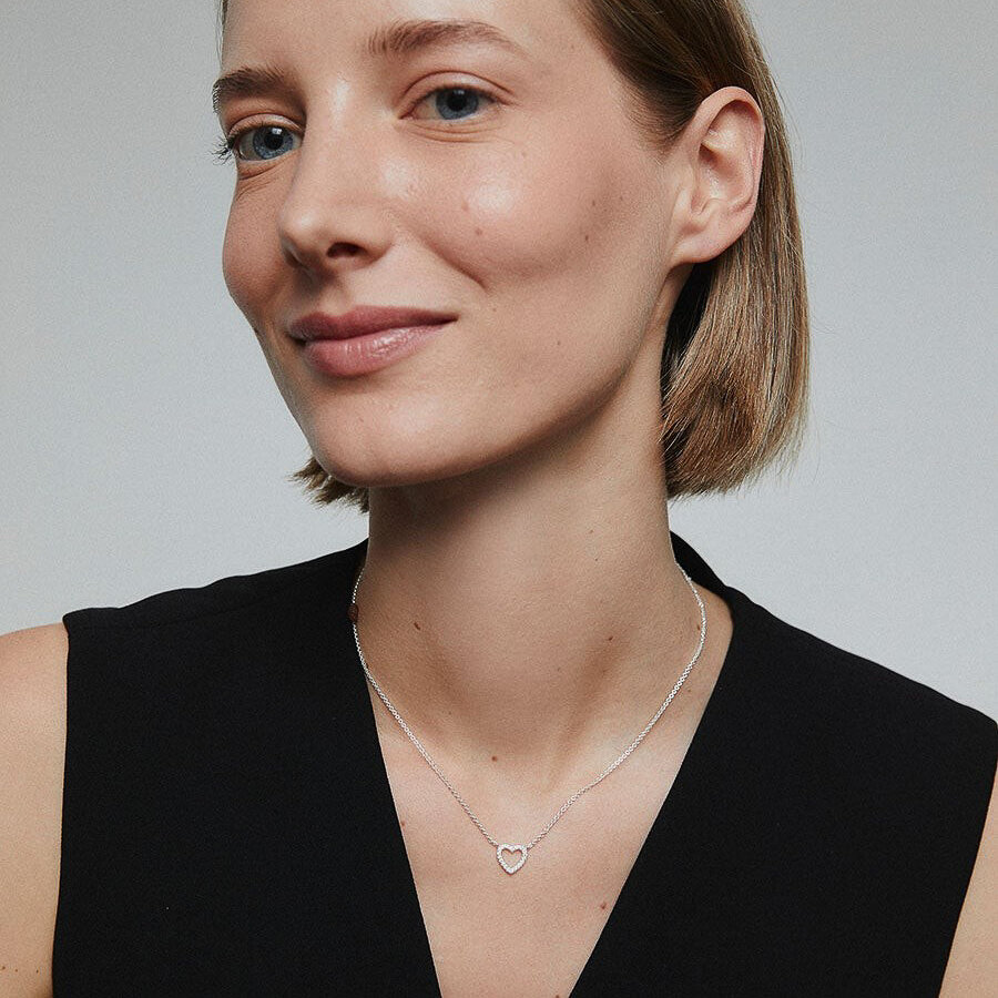 Necklace with cubic zirconia