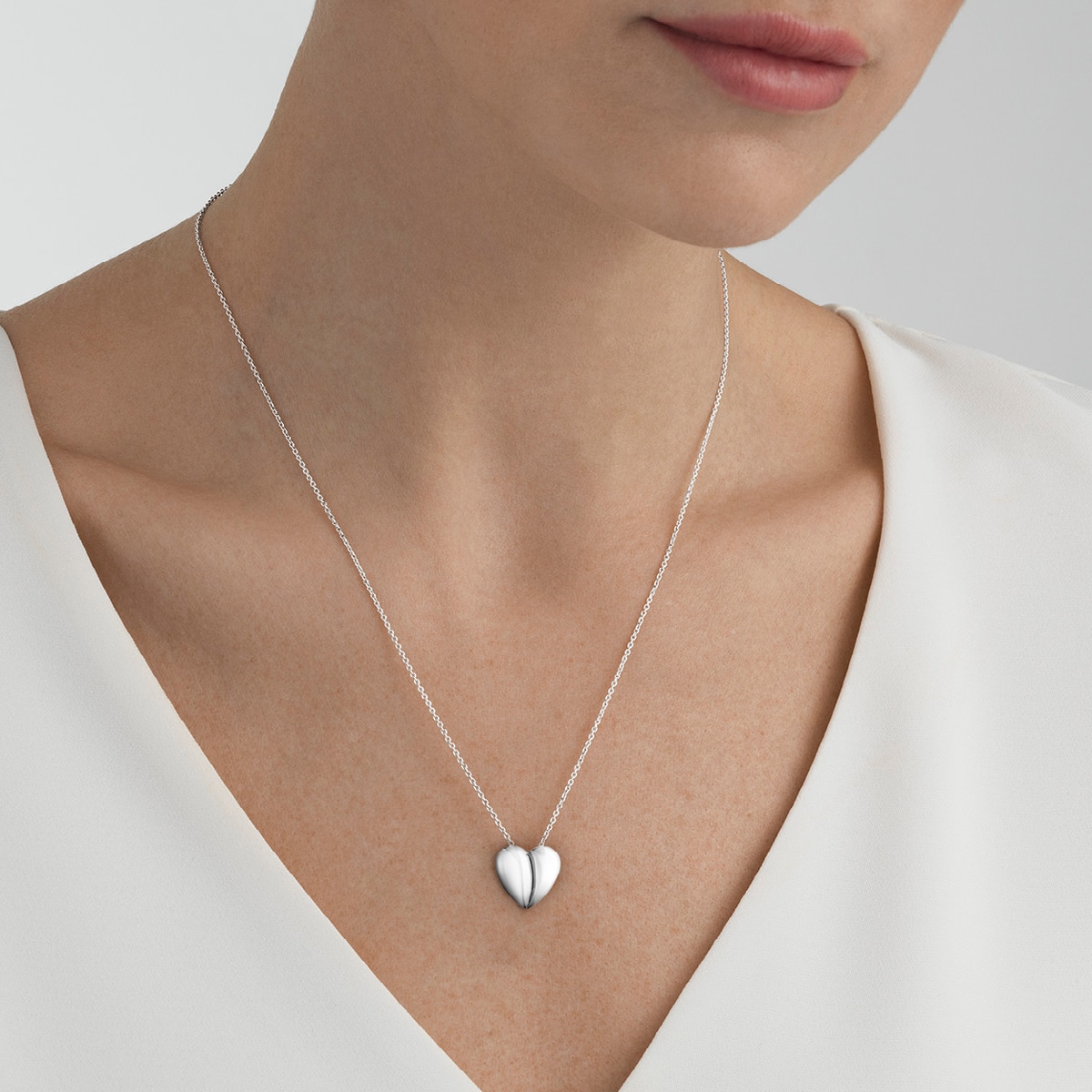 Curve heart pendant