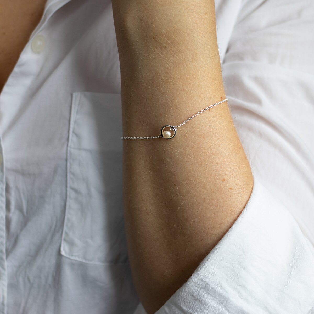 Precious armband              
