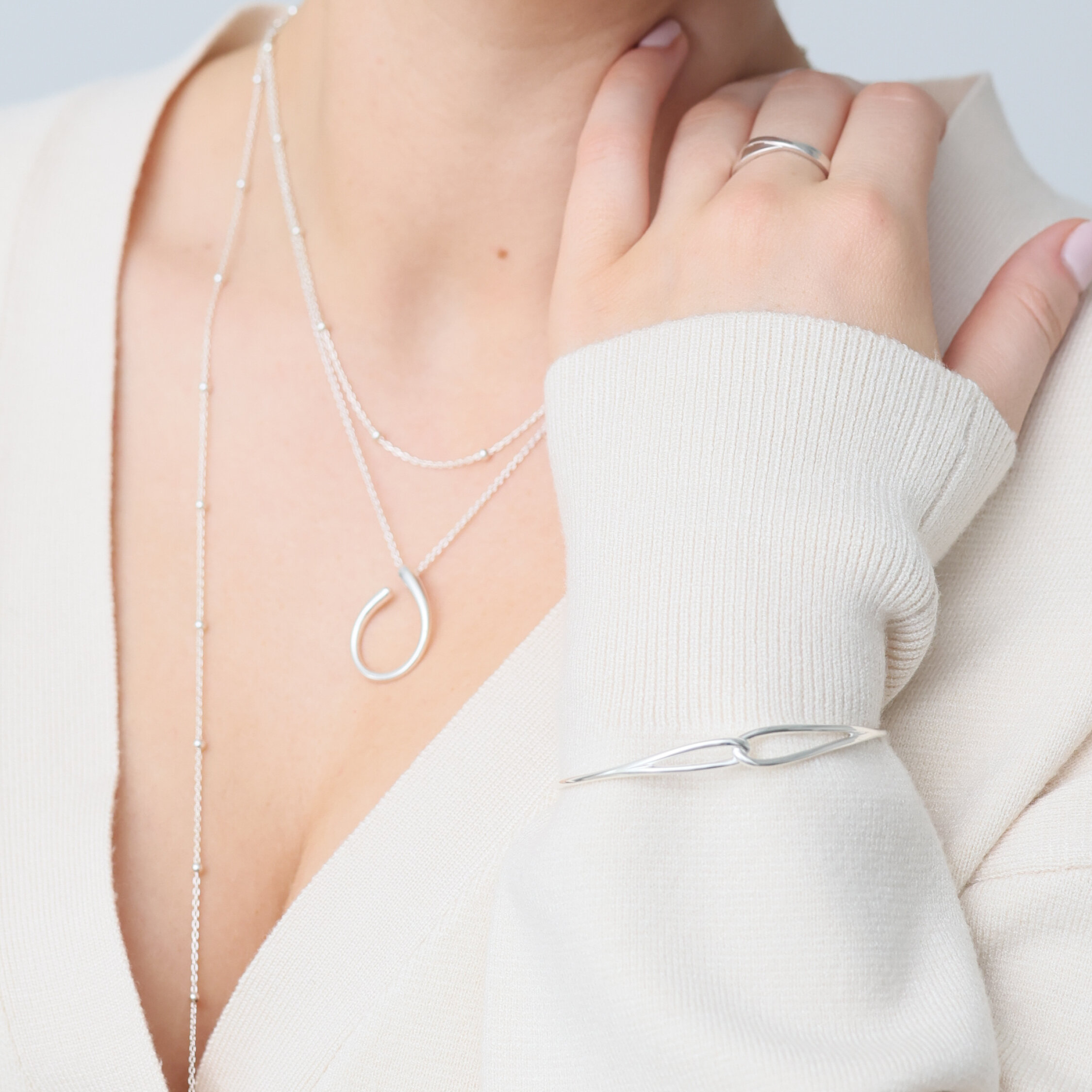 Sleek armring                 