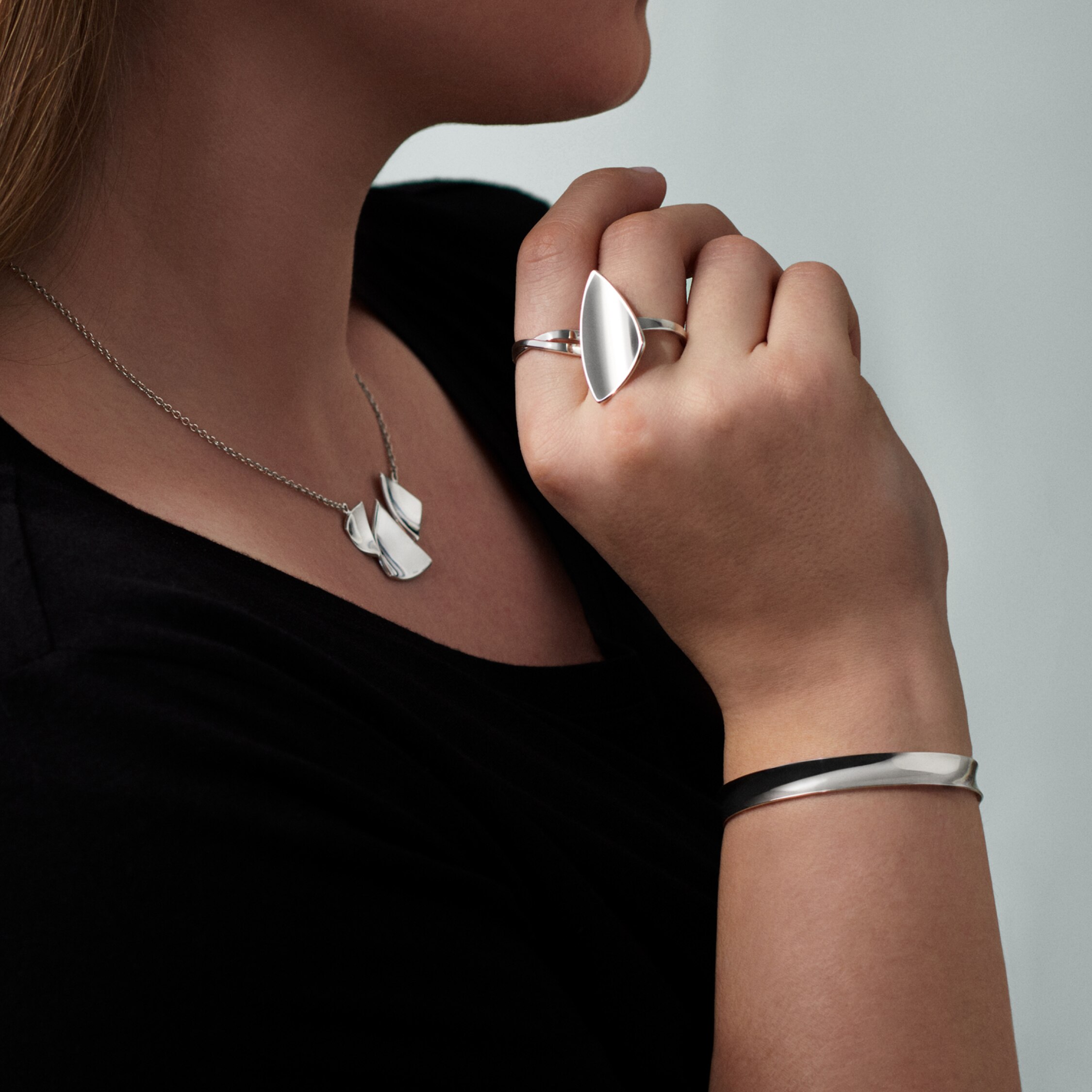 Concave armring