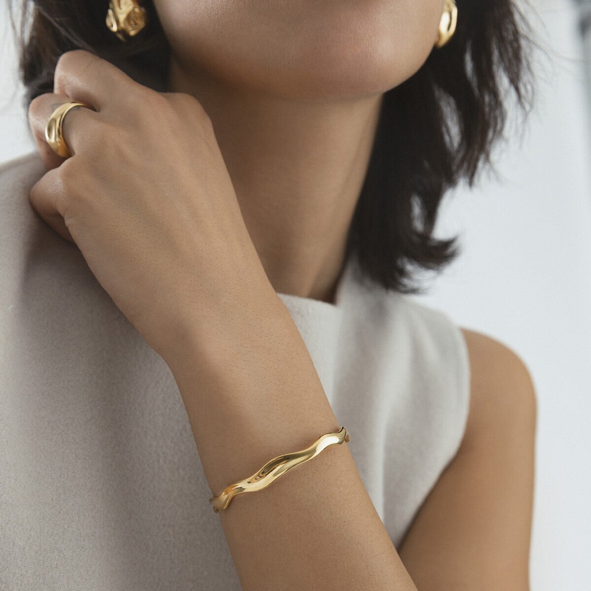 Wavy bolded cuff gold bracelet