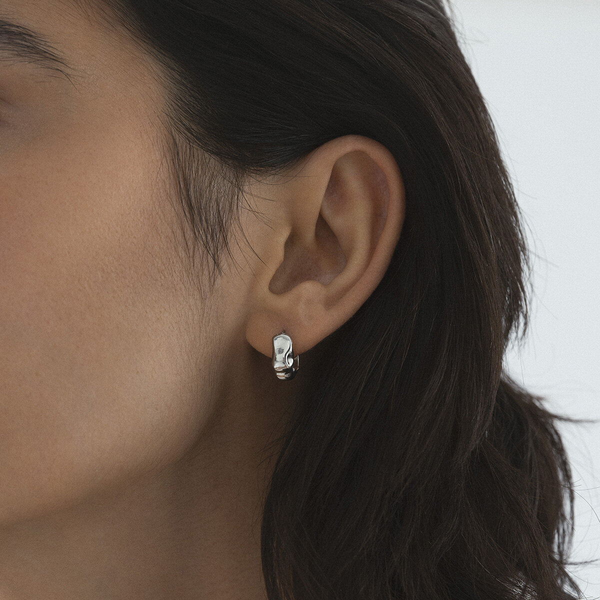 Wavy bolded mini silver hoops